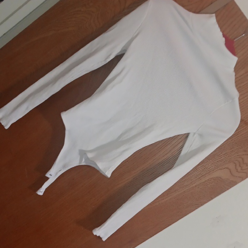 Lulu's Classic White Long Sleeve Bodysuit